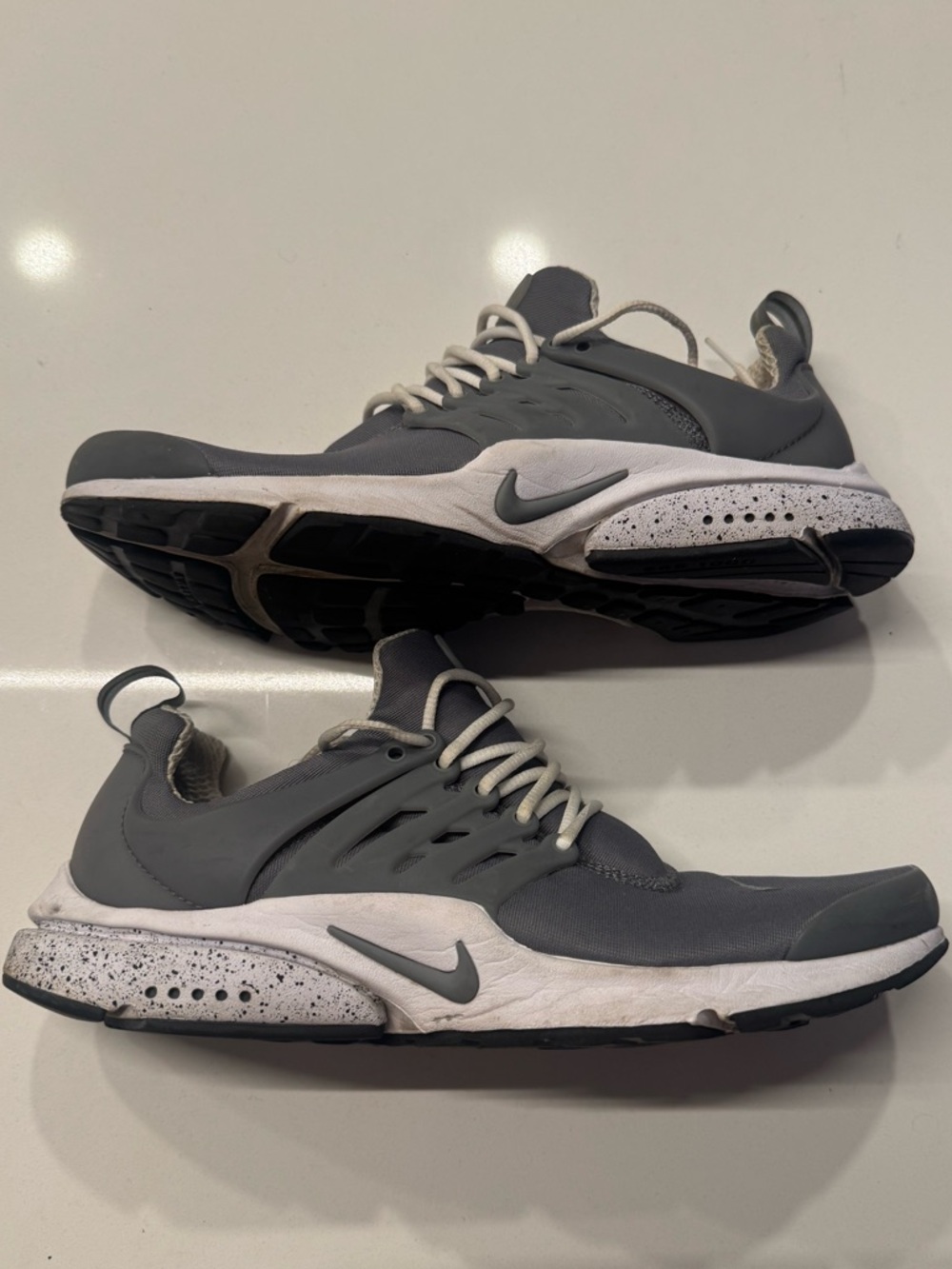 Nike Air Presto iD 846438-996 Mens size 9 - White and Gray Running Shoes